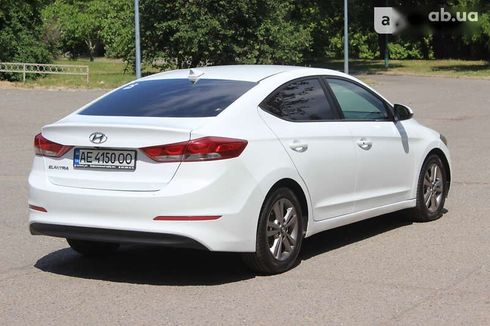 Hyundai Elantra 2016 - фото 6