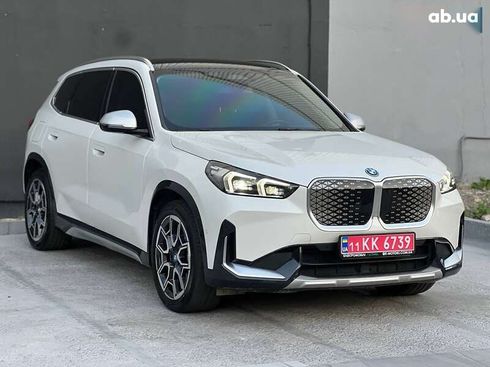 BMW iX1 2023 - фото 3