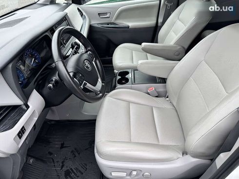 Toyota Sienna 2019 - фото 18