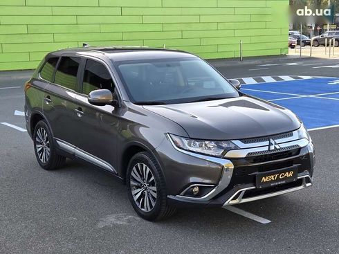 Mitsubishi Outlander 2018 - фото 5