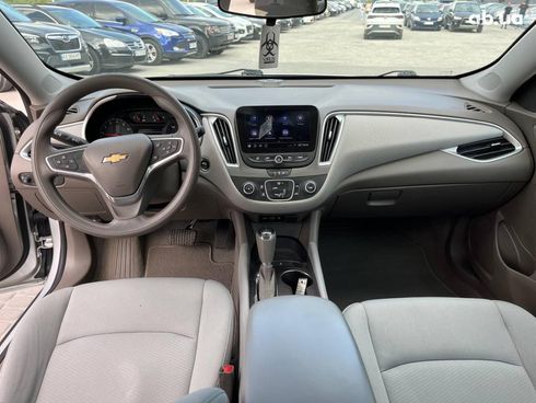 Chevrolet Malibu 2019 серый - фото 27