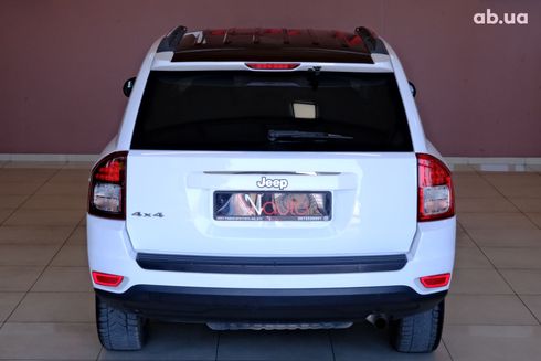 Jeep Compass 2015 белый - фото 6