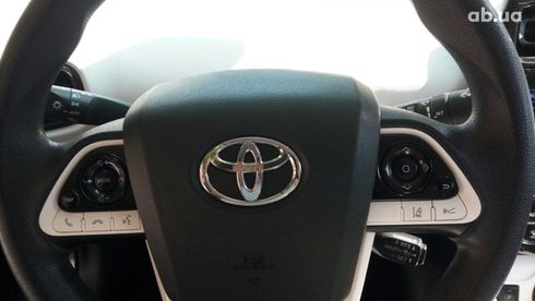 Toyota Prius 2017 серый - фото 9