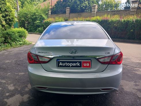 Hyundai Sonata 2015 серый - фото 6