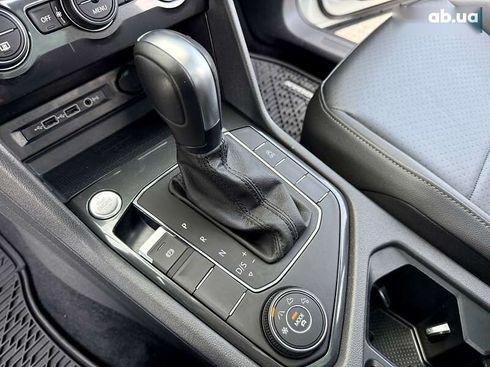 Volkswagen Tiguan 2021 - фото 17