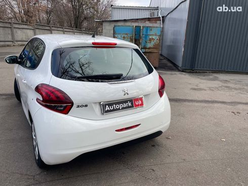 Peugeot 208 2017 белый - фото 7