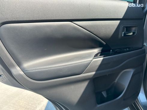 Mitsubishi Outlander 2019 серый - фото 36