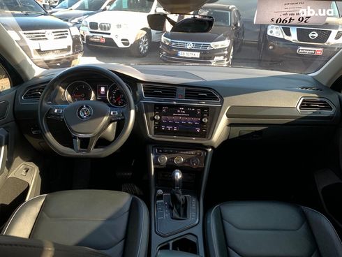 Volkswagen Tiguan 2018 серый - фото 33