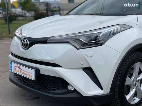 Toyota C-HR 2017 - фото 4