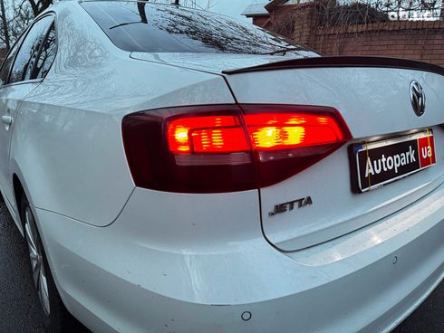 Volkswagen Jetta 2016 белый - фото 9