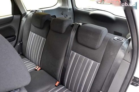Ford Focus 2010 - фото 18