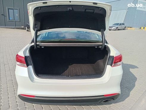 Kia Optima 2017 белый - фото 9