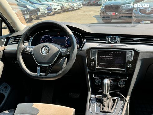 Volkswagen Passat 2015 серый - фото 32