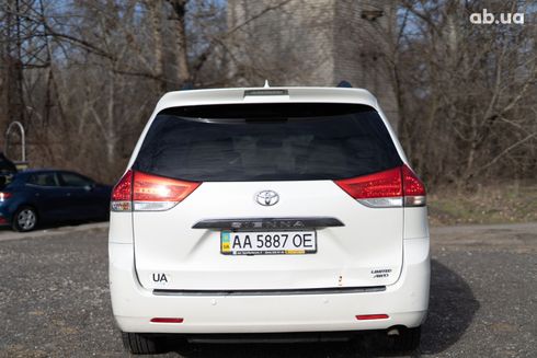 Toyota Sienna 2013 белый - фото 3