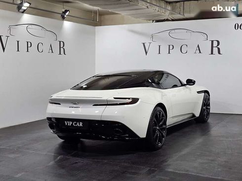 Aston Martin DB11 2018 - фото 9