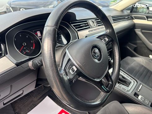 Volkswagen Passat 2017 серый - фото 26