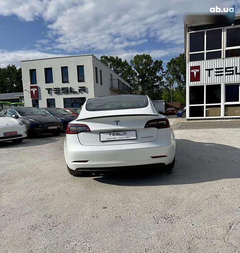 Tesla Model 3 2022 - фото 14