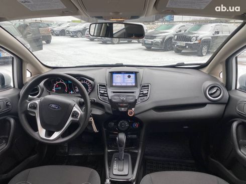 Ford Fiesta 2019 белый - фото 9