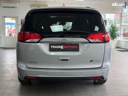 Chrysler Pacifica 2017 - фото 11