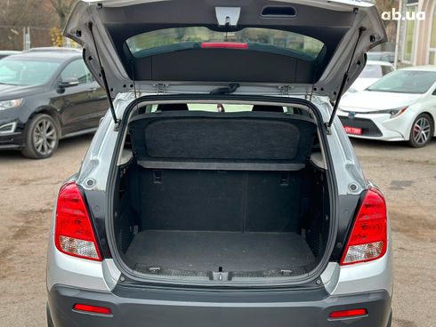 Chevrolet Trax 2016 серый - фото 14