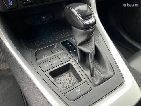Toyota RAV4 2019 серый - фото 31