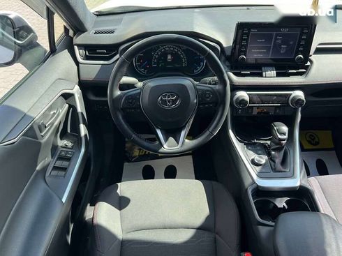 Toyota RAV4 2021 - фото 12