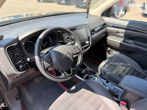 Mitsubishi Outlander 2020 - фото 17