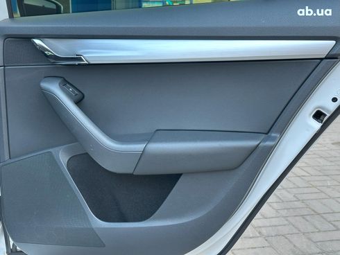 Skoda octavia a7 2019 белый - фото 16