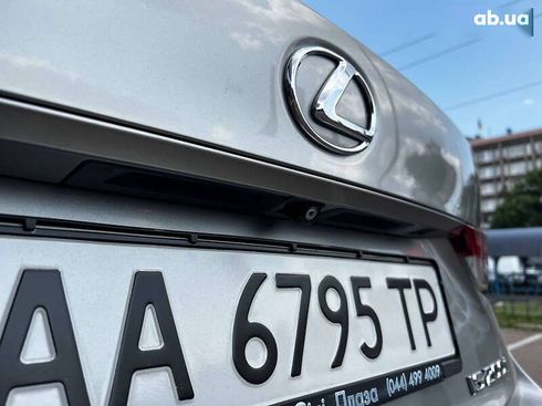 Lexus IS 2017 - фото 20