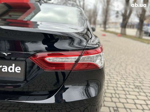 Toyota Camry 2020 - фото 18