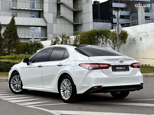 Toyota Camry 2018 - фото 8