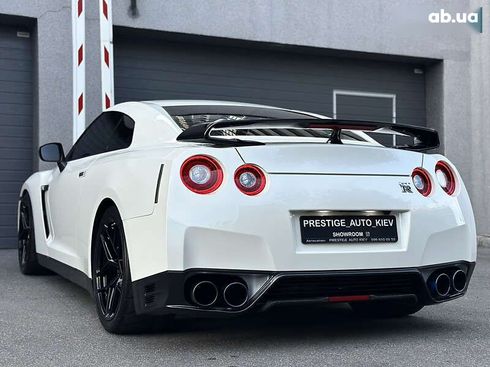Nissan GT-R 2013 - фото 22
