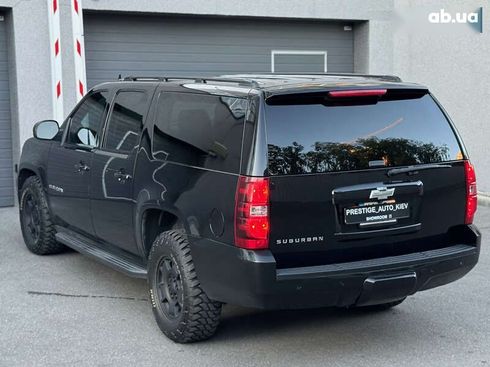 Chevrolet Suburban 2011 - фото 21