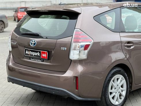 Toyota Prius V 2015 коричневый - фото 17