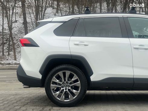 Toyota RAV4 2019 белый - фото 9