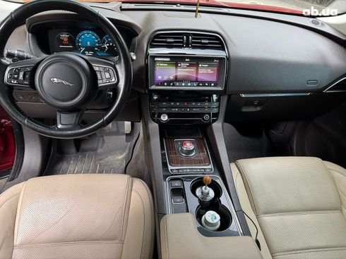 Jaguar F-Pace 2016 красный - фото 21