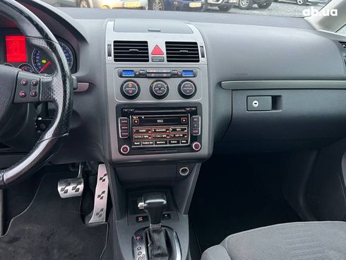 Volkswagen Touran 2009 белый - фото 27