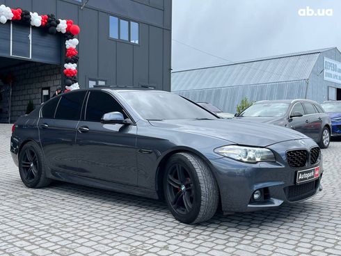BMW 5 серия 2016 серый - фото 2