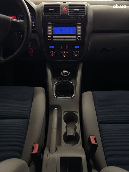 Volkswagen Golf 2005 серебристый - фото 14