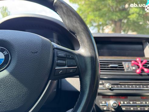 BMW 5 серия 2015 белый - фото 23