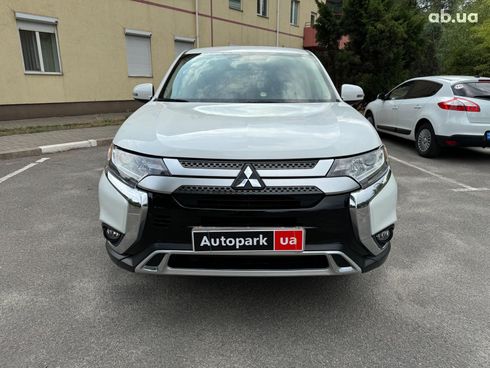 Mitsubishi Outlander 2018 белый - фото 8