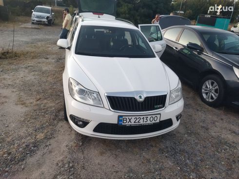 Skoda Octavia 2010 белый - фото 11