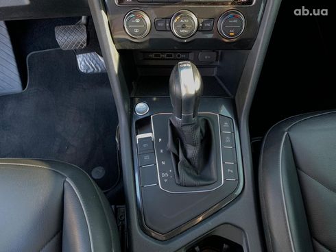 Volkswagen Tiguan 2018 серый - фото 31