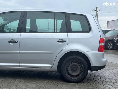 Volkswagen Touran 2005 серый - фото 6