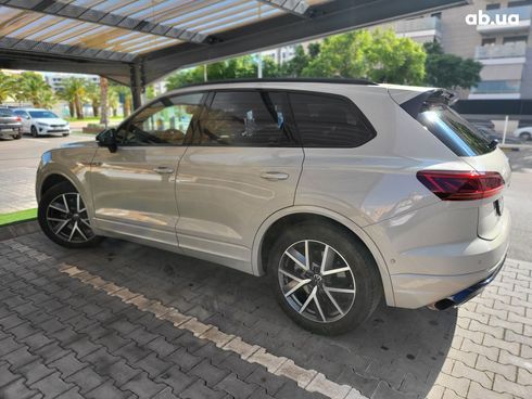 Volkswagen Touareg 2022 бежевый - фото 3