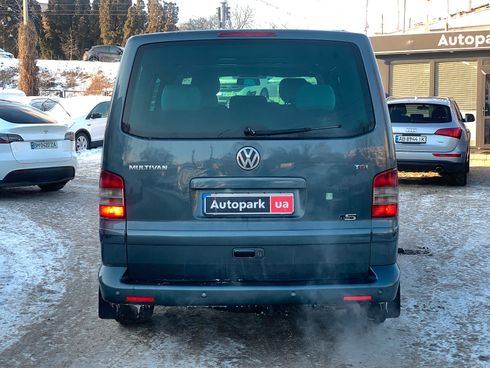 Volkswagen Multivan 2007 серый - фото 6