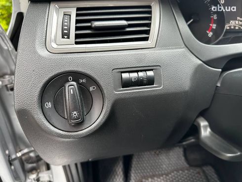 Skoda Rapid 2015 серый - фото 10