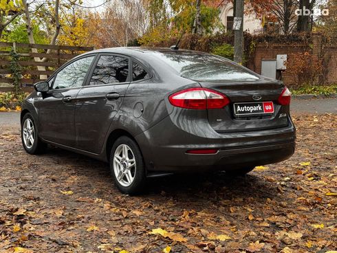 Ford Fiesta 2017 серый - фото 9