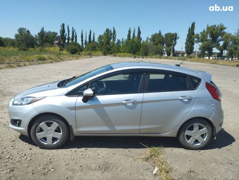 Ford Fiesta 2017 серый - фото 4
