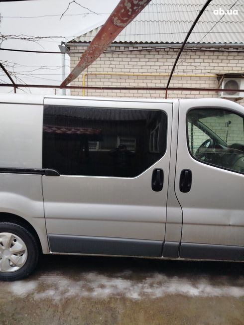 Opel Vivaro 2011 серебристый - фото 5